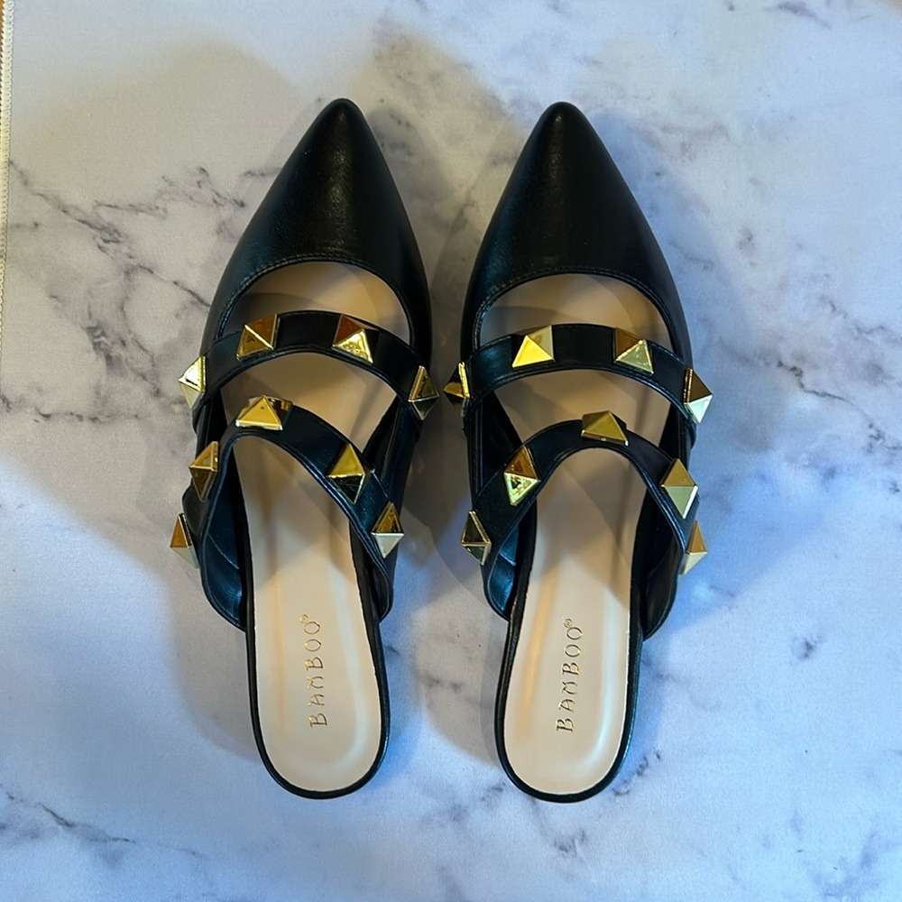 NEW Bamboo Black “Justify” Mule Gold Stud Pointed Toe Slip Ons. Shoe Size: 8.5